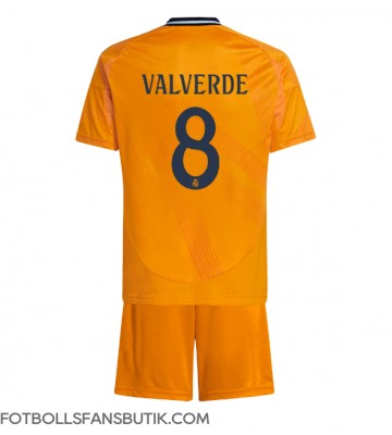 Real Madrid Federico Valverde #8 Replika Bortatröja Barn 2024-25 Kortärmad (+ Korta byxor)